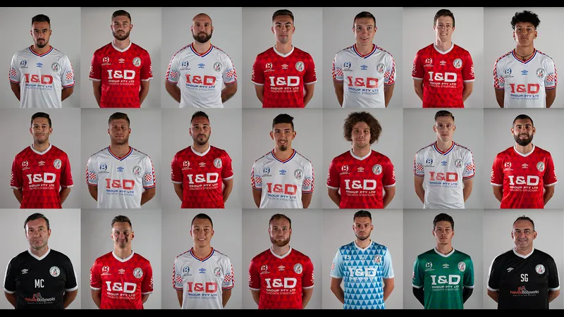 Cầu thủ Melbourne Knights cố gắng chiếm lợi thế trước Brunswick City Cầu thủ Melbourne Knights cố gắng chiếm lợi thế trước Brunswick City