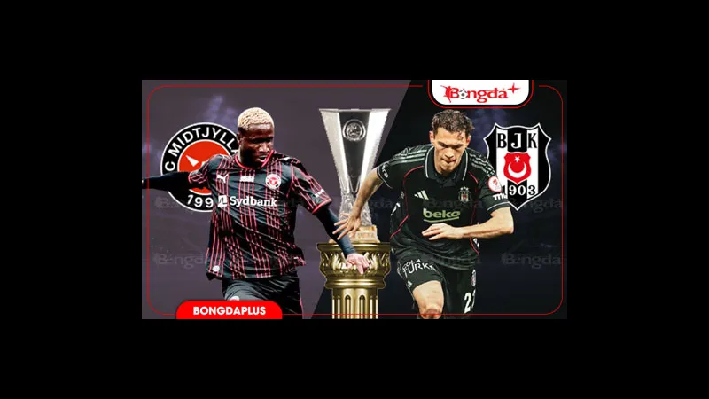 Cầu thủ Midtjylland và Besiktas tranh chấp bóng giữa trận đấu