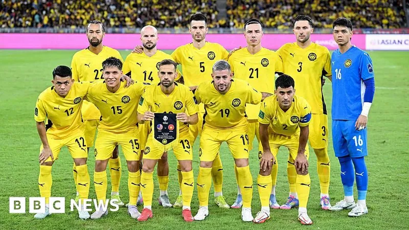 Cầu thủ Malaysia tạo ra cơ hội ghi bàn trước Thái Lan